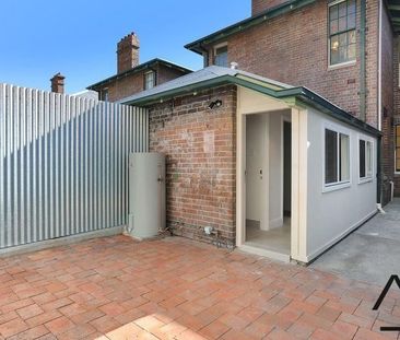 Chic renovated terrace a stone's throw from the rocks - Photo 1