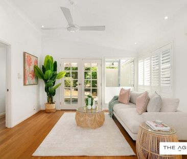 4 Bedroom Coastal Living at Its Best! - Photo 1
