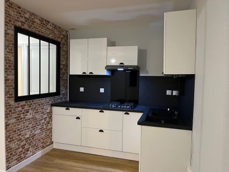 Location Appartement 3 pièces 59m² ST DENIS DE CABANNE 42750 - Photo 4