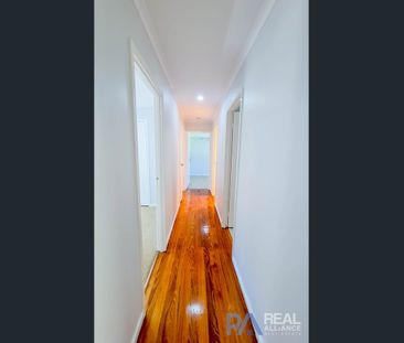 8 Bemersyde Drive, Berwick, Vic 3806 - Photo 5