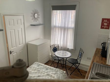 Studio Flat, Coventry, CV2 - Photo 3