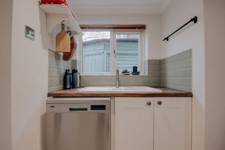 2 bedroom terraced house to rent - Photo 4