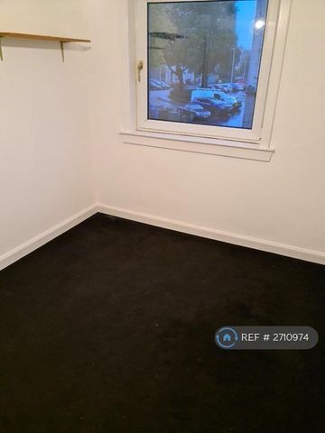 3 bedroom flat to rent - Photo 2