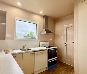 Charming and Spacious Home at 104a Allington Road - Photo 5