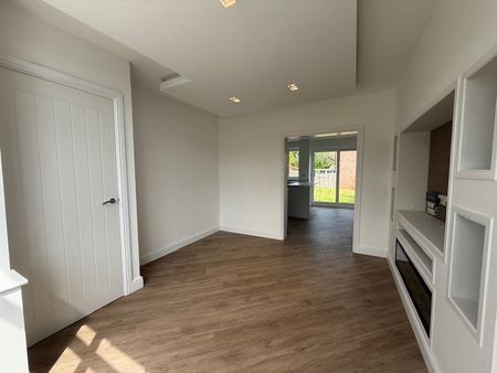 Longmead Avenue, Hazel Grove, Stockport, Cheshire - Photo 3