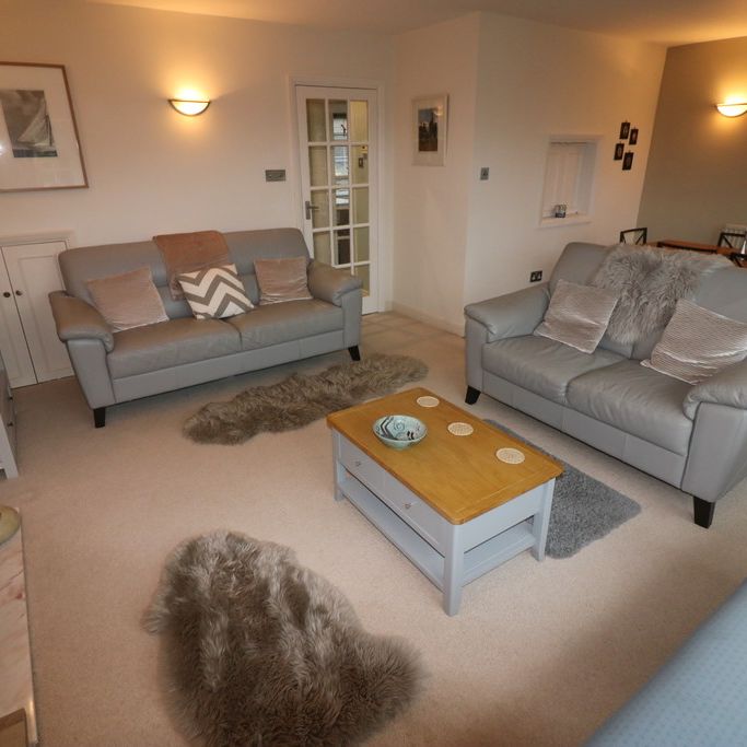 Mere Way, Swanland, East Yorkshire - Photo 1