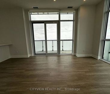 Burnhamthorpe/Confederation-Penthouse Open Concept 2Bd+Den, P, Locker - Photo 2