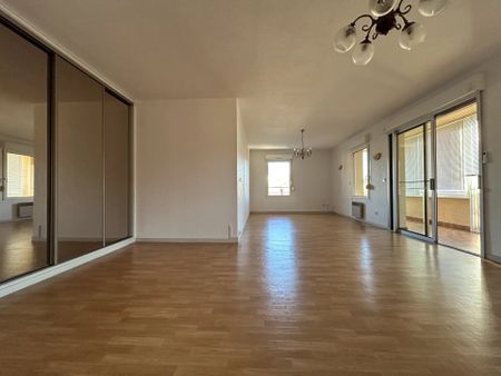 Location Appartement 4 pièces 95 m2 à Saint-Dié-des-Vosges - Photo 2