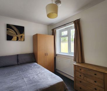 College Road 33 Room 5 - Photo 5