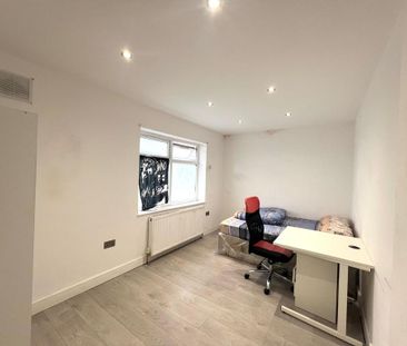 8 bedroom semi-detached house to rent - Photo 2