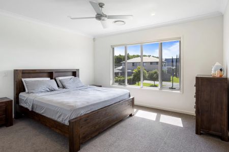 Spacious Family Home Capestone Estate. Contact Julie Sykes 0438 050 110 - Photo 5