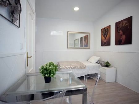 Calle de Tordegrillos, Madrid, Community of Madrid 28021 - Photo 3
