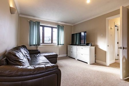 2 bed Flat for rent - Photo 2