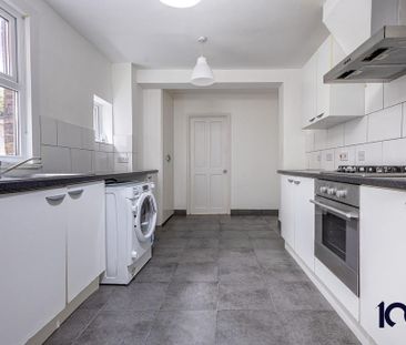 3 bedroom terraced house to rent - Photo 3