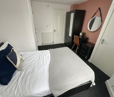 6 bedroom terraced house to rent - Photo 3