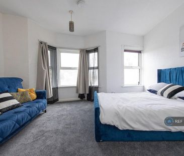 1 bedroom in a flat share to rent - Photo 1