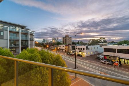 SPACIOUS & CONVENIENT 2X2 APARTMENT - Photo 4