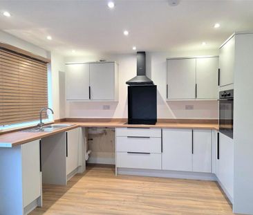 3 bedroom terraced house to rent - Photo 6