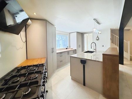 4 bedroom terraced house to rent - Photo 3