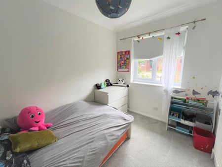 3 bedroom ground floor flat to rent - Photo 2