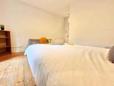 3 bedroom flat to rent - Photo 2