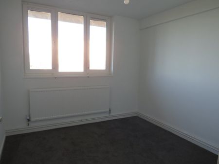 PETERBOROUGH - Photo 4