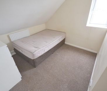 2 bedroom Flat To Let - Photo 1