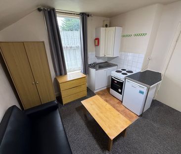 Studio Flat, Bloomfield Road, B13 - Photo 5