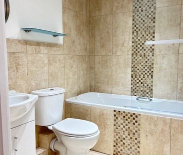 Two Bedroom Modern Pristine Apartment for Rent in Gravesend - Photo 6