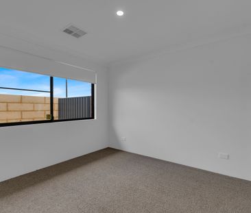 4 x 2 Family Home in Baldivis - Photo 6