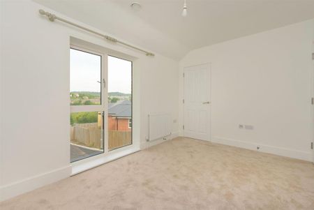 3 bedroom semi-detached house to rent - Photo 2