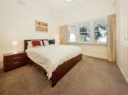 Sandringham - Photo 2