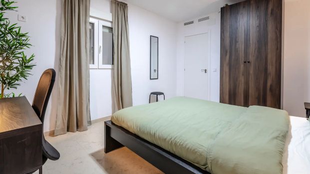 Room in a shared 5-bedroom apartment for rent in Russafa - Foto 1