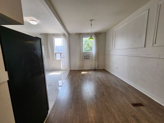 For Lease - 1075 Gerrard Street Unit# Upper floor, Toronto, Ontario - Photo 1