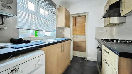 2 bedroom terraced house to rent - Photo 2
