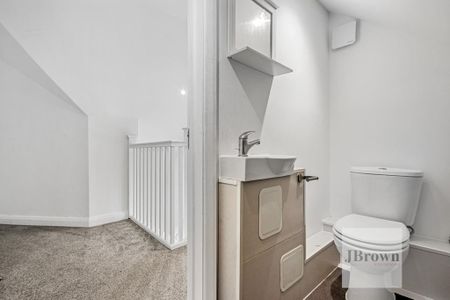 1 bedroom in a house share to rent - Photo 2