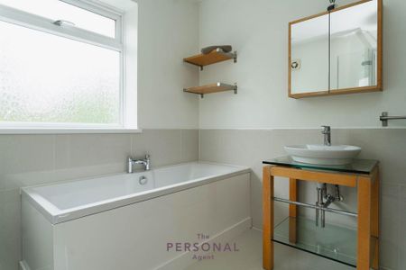 3 bedroom semi-detached house to rent - Photo 5