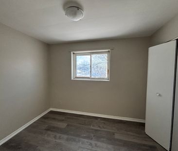 1-15 Adelaide St, Kingston, ON K7K 1Y3 - Photo 2