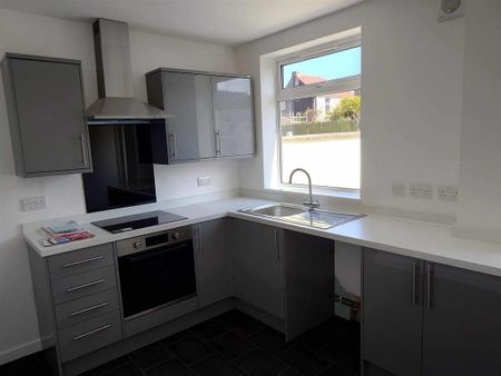 3 bedroom terraced house to rent - Photo 5