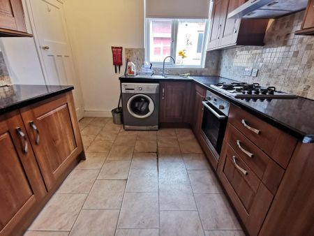 2 bedroom flat to rent - Photo 5