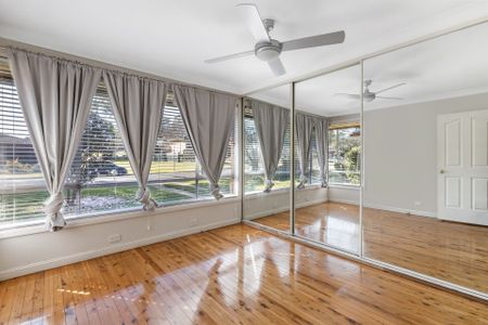 Charming 3-Bedroom Home with Spacious Backyard - Photo 5