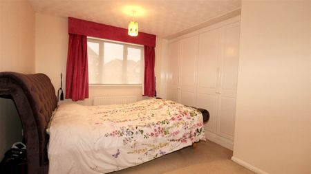 5 Bedroom House - Detached To Let - Photo 5