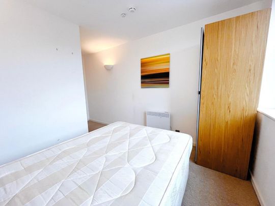 2 bedroom Flat To Let - Photo 1