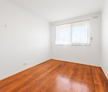 Perfectly Positioned Home - Walk to Ginifer Station & Sunshine Hosp... - Photo 5