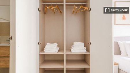 3 room luxury Apartment for rent in Barcelona, Catalonia - Photo 4