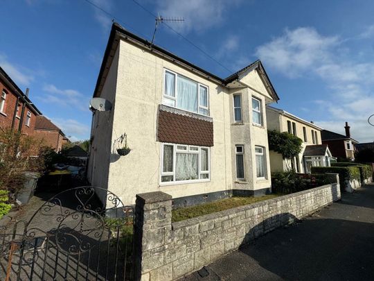THREE DOUBLE BEDROOM STUDENT-P07604 - Photo 1