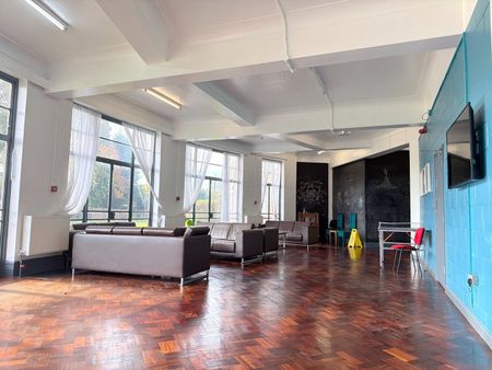 Room in a Shared House, Demesne Road, M16 - Photo 3