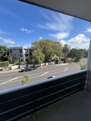 Modern two-bedroom unit in Parnell - Photo 3