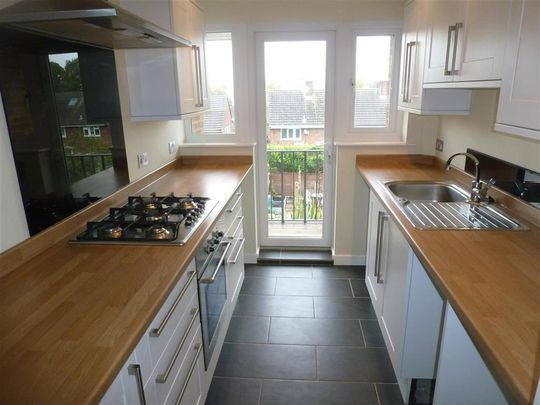 4 bedroom semi-detached house to rent - Photo 1