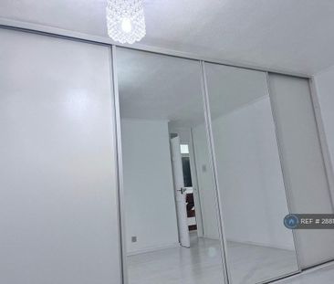 3 bedroom end of terrace house to rent - Photo 3